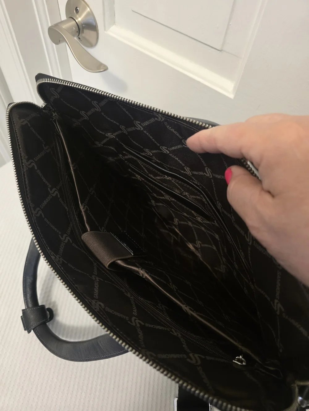 Sammons Black Quilted Professional Laptop Bag with Shoulder Strap